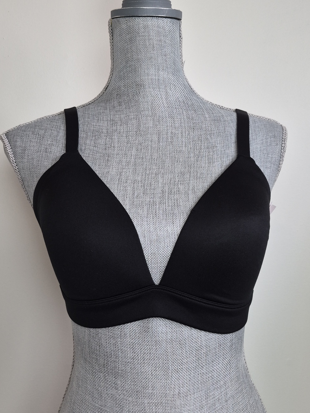 BNWT Auden Lighly Lined Wirefree Bra Black 36C